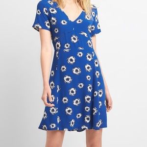 GAP Fit & Flare/Short Sleeved Dress NWOT💙